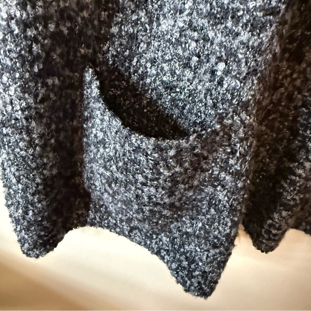 Women's Sleeveless Gray Knit Top - Picture 3 of 4